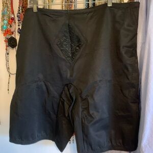 NWOT Rago Black Half Leg Shapewear Shorts Size 56